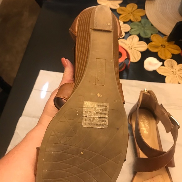 These Sandler’s are super cute - Picture 4 of 4